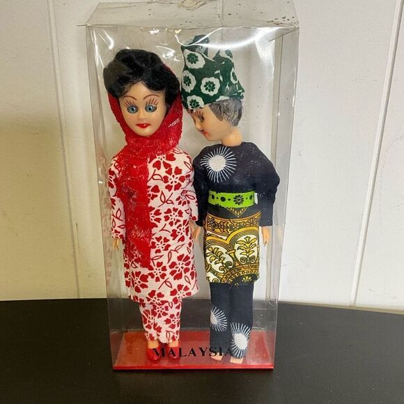Vintage Handmade Malaysian Set of Woman and Man Figurine Dolls With Stand 7.5" - Picture 1 of 6
